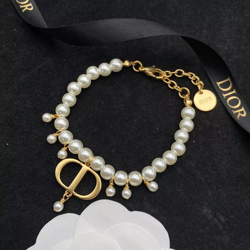 Cheap Dior 30 Montaigne Bracelet Metal and White Resin Pearls Gold 0118 Hot Sale